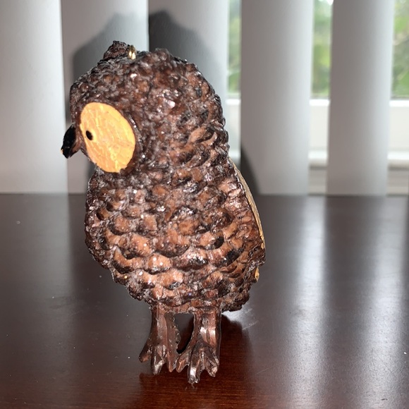 Cute little glittery Wooden Owl can be hung as an Ornament or sits on a table. - Picture 11 of 16